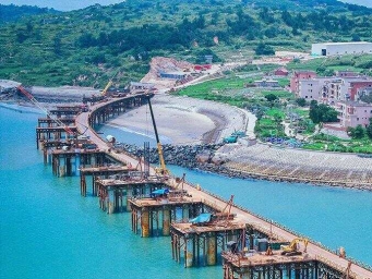 福建惠安：跨海特大桥工程建设正酣
