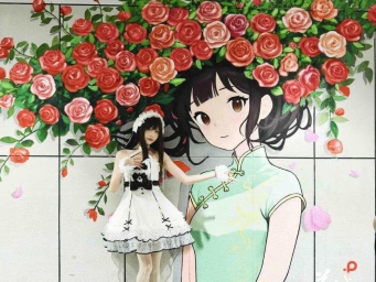 深圳之眼迎来“簪花少女”，市民纷纷打卡