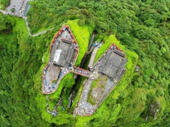 雨后梵净山云雾弥漫 宛如仙境