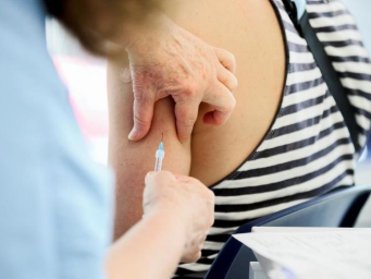 孩子是“过敏性体质”，还能接种疫苗吗？专家解答→